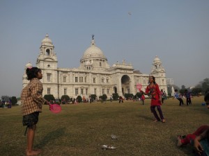 Kids playing in front of Victoria Memorial