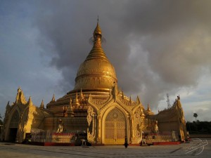 Golden Maha Wizaya Paya in Yangon, Myanmar