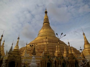 Massive Shwedagon Paya of Yangon, Myanmar